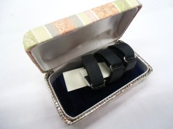 ミニお琴 爪 箱 カバー 教本 付き 当店限定品】 三味線・お琴兼用 高級琴爪入れ・三味線駒入れ 486