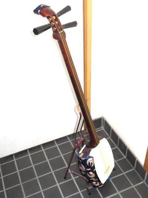 中古三味線　紅木　津軽