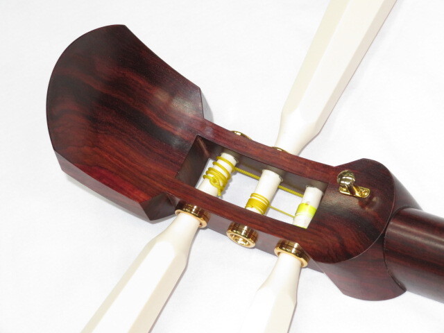 新品三味線　紅木津軽　綾杉胴